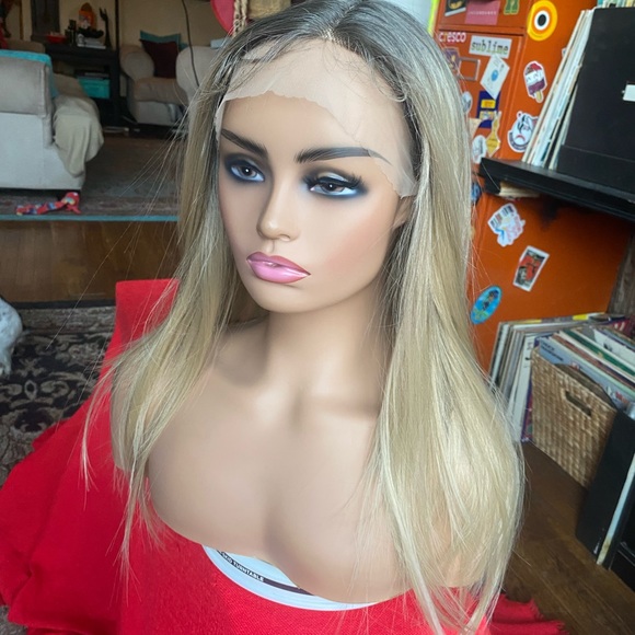 Lace front blonde wig with baby hair - Picture 7 of 12